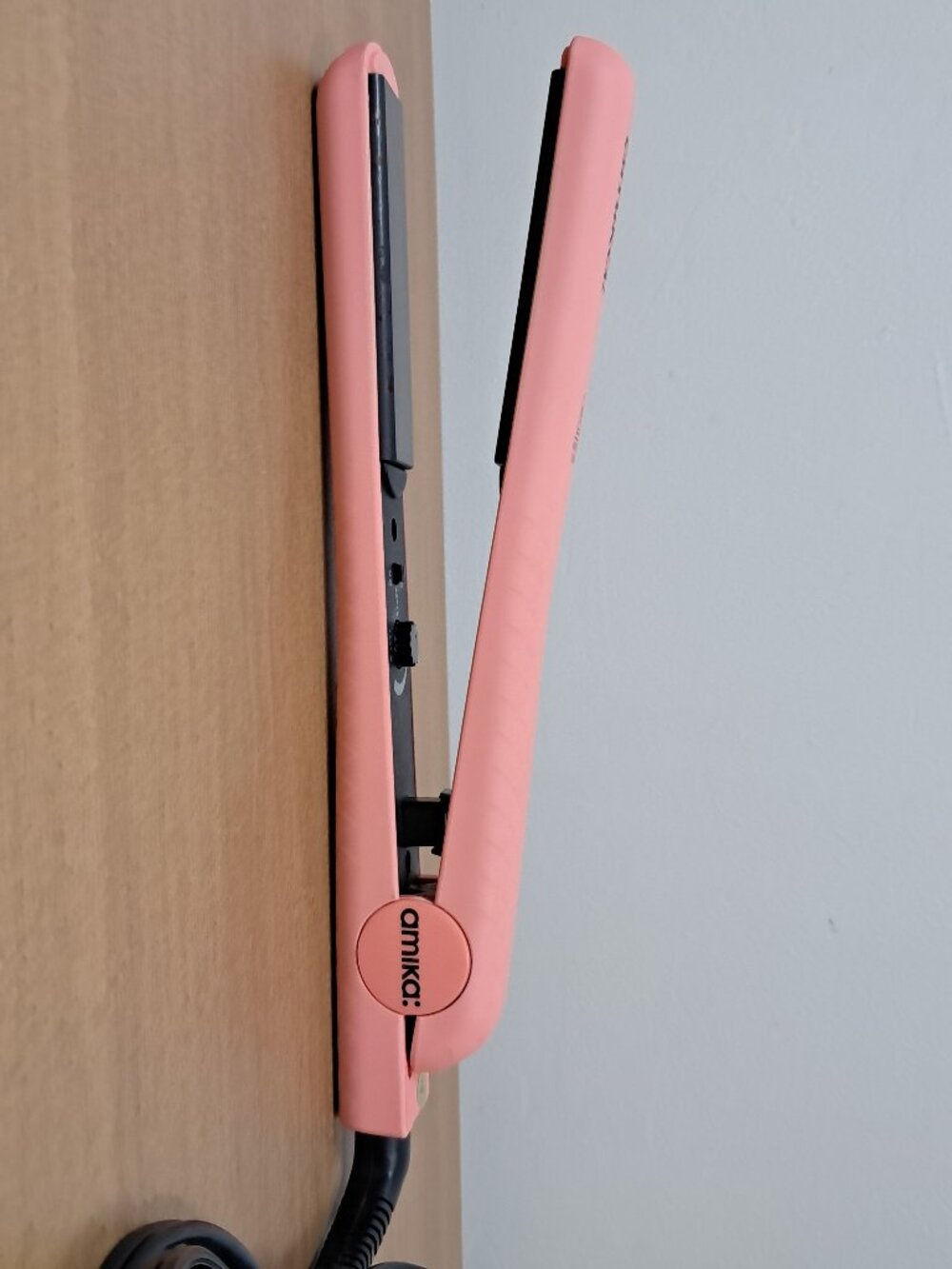Amika 1" Ceramic Styler Hair Straightener Flat Iron Pink Coral AM5570